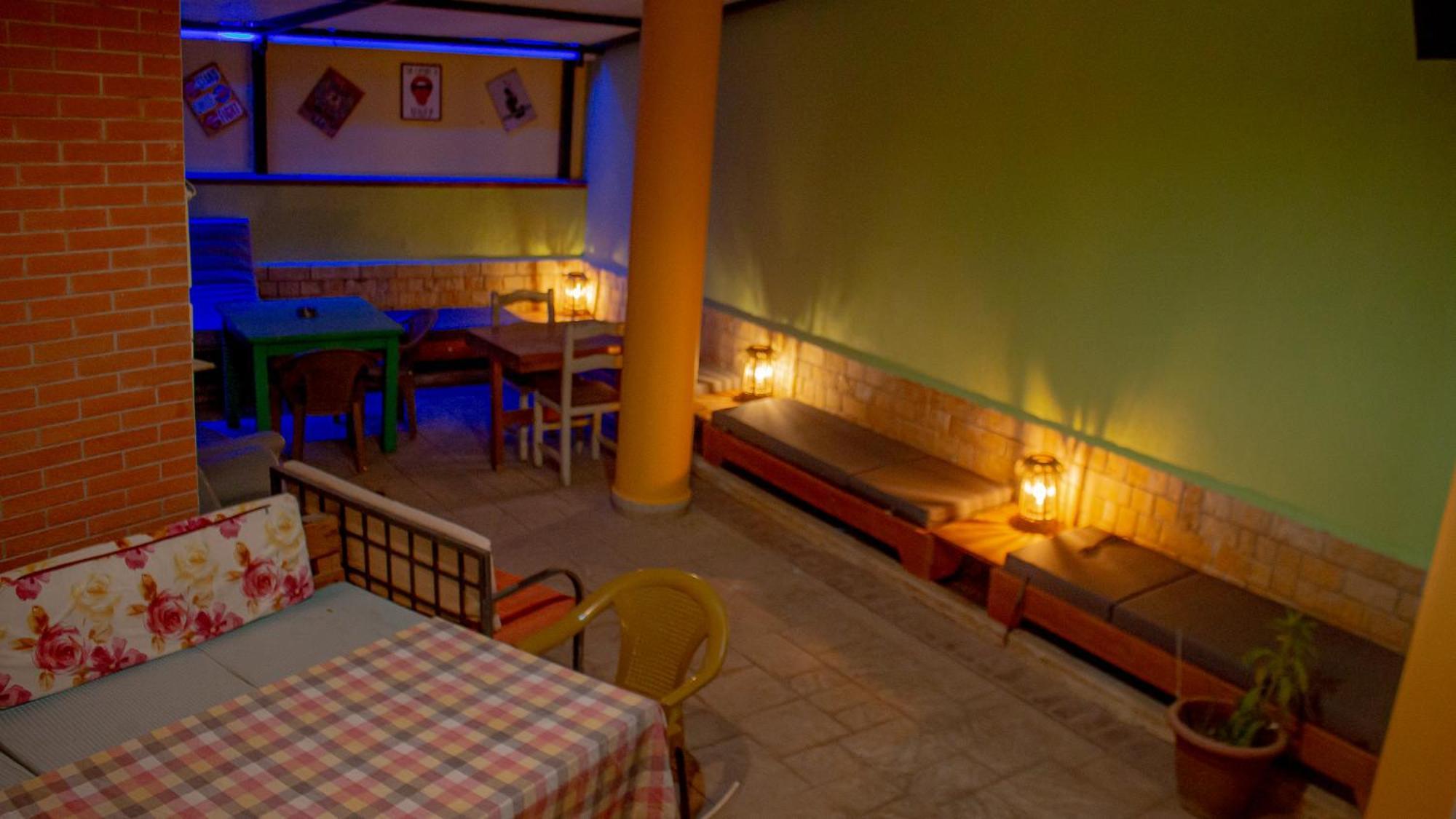 The Golden Rooster Hostel Tirana Exterior photo