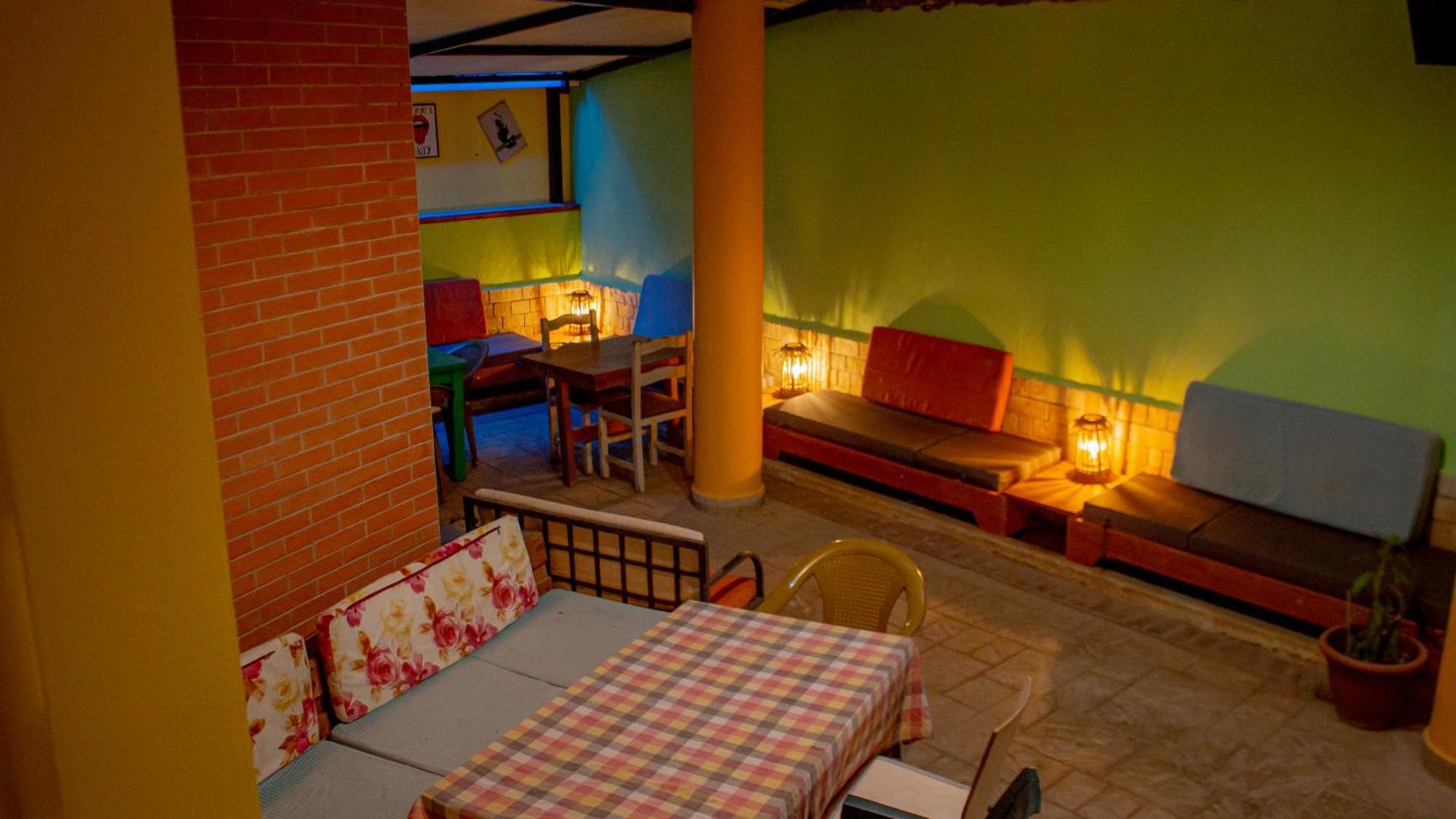 The Golden Rooster Hostel Tirana Exterior photo