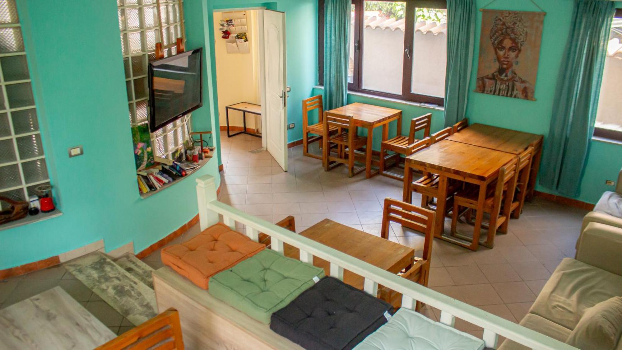 The Golden Rooster Hostel Tirana Exterior photo