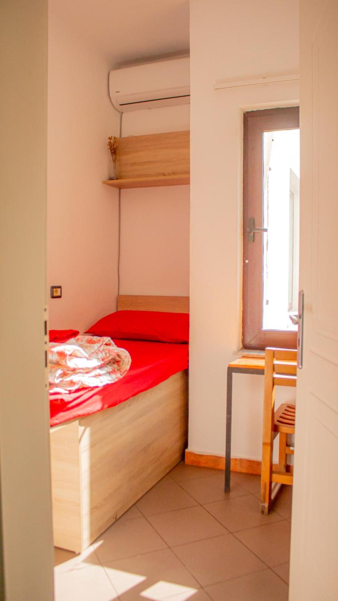The Golden Rooster Hostel Tirana Exterior photo
